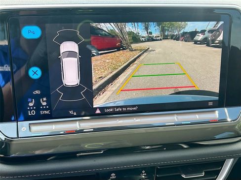 Used 2025 Volkswagen Atlas SE image 13