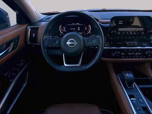 Used 2024 Nissan Pathfinder Platinum FWD image 6