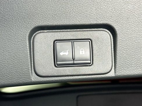 Used 2025 Nissan Rogue SL AWD/4WD image 32