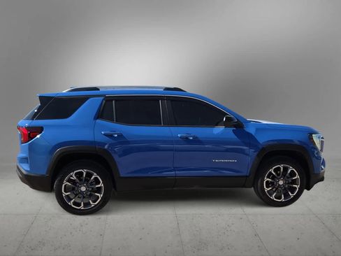 Used 2025 GMC Terrain Elevation w/ Elevation Premium Package AWD/4WD image 9