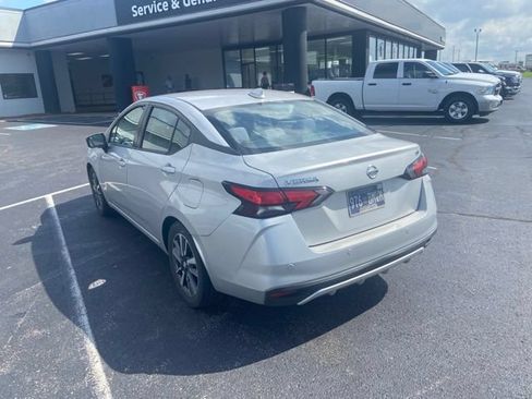 Used 2021 Nissan Versa SV FWD image 6