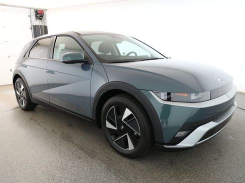 Used 2025 Hyundai Ioniq 5 SE image 3