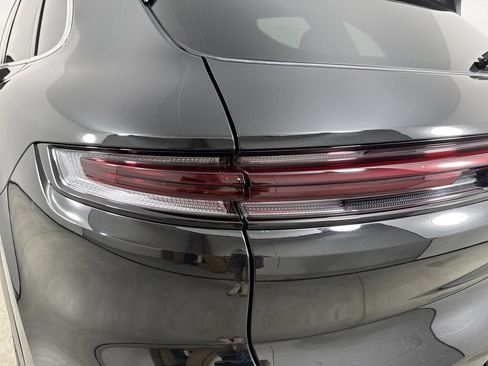 Certified 2025 Porsche Cayenne AWD/4WD image 18
