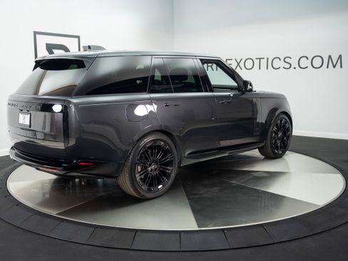 Used 2025 Land Rover Range Rover SE AWD/4WD image 10