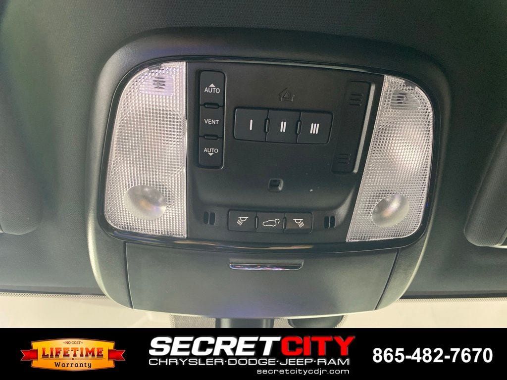 Used 2022 Dodge Durango R/T w/ Blacktop Package AWD/4WD image 19