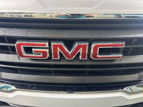 Used 2024 GMC Terrain SLE FWD image 9