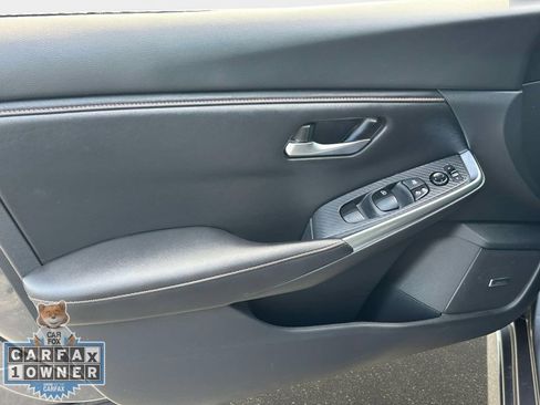 Used 2023 Nissan Sentra SR w/ SR Premium Package FWD image 19