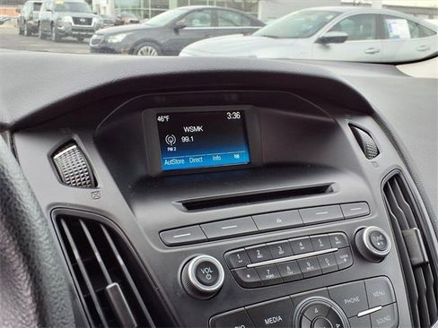 Used 2017 Ford Focus SE image 14