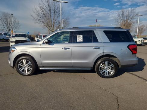 Used 2023 Ford Expedition Limited image 11