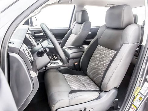 Used 2018 Toyota Tundra SR5 w/ SR5 Upgrade Package image 30