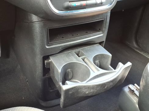 Used 2019 Dodge Grand Caravan SE FWD image 24