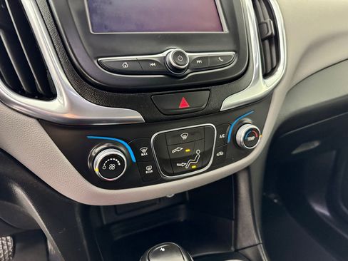 Used 2021 Chevrolet Equinox LS w/ LS Convenience Package image 18