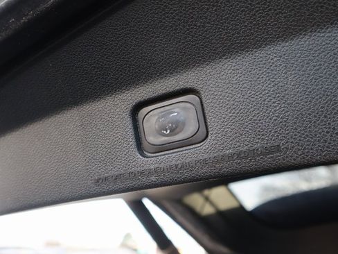 Used 2019 Ford Explorer XLT w/ Equipment Group 202A image 9