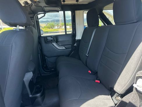 Used 2017 Jeep Wrangler Unlimited Sport w/ Quick Order Package 24S AWD/4WD image 15