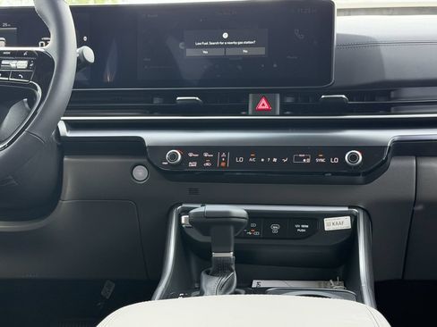 New 2027 Kia Carnival LX FWD image 16