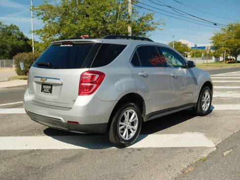 Used 2017 Chevrolet Equinox LT w/ Convenience Package FWD image 5