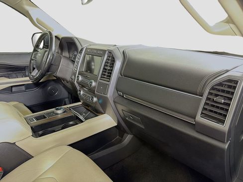 Used 2018 Ford Expedition Platinum RWD image 32