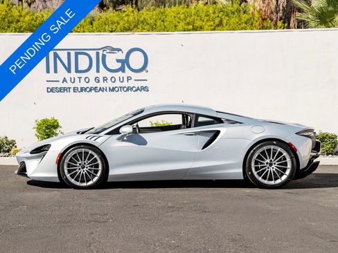 Used 2025 McLaren Artura RWD image 12