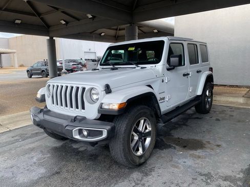 Used 2022 Jeep Wrangler Unlimited Sahara w/ Cold Weather Group AWD/4WD image 3