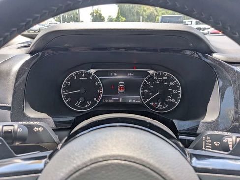 Used 2025 Nissan Pathfinder SL FWD image 26