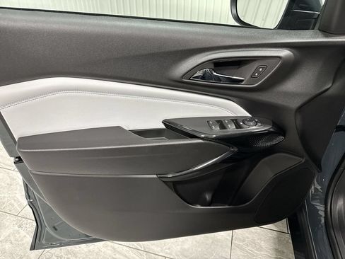 New 2026 Chevrolet Trax LT w/ LT Convenience Package FWD image 23