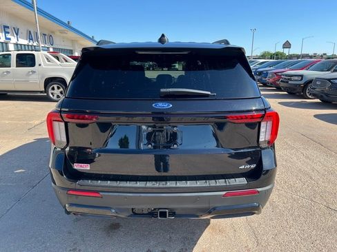 Used 2025 Ford Explorer ST-Line w/ Premium Package image 7