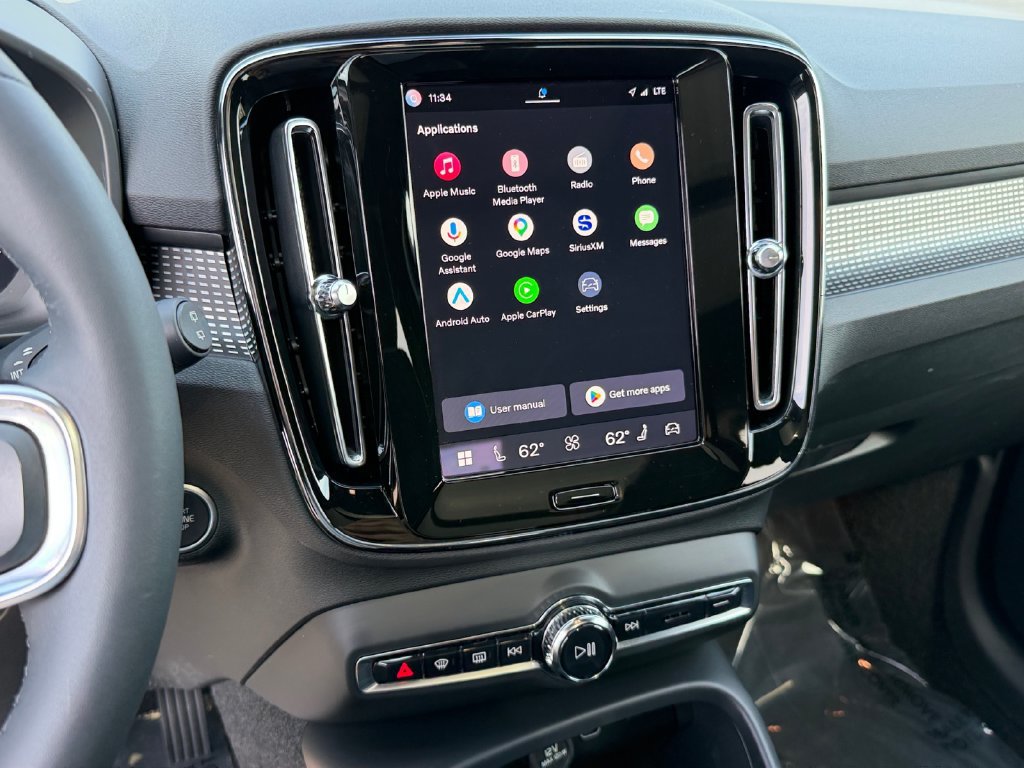 Certified 2024 Volvo XC40 B5 Plus AWD/4WD image 23