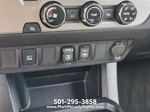 Used 2018 Toyota Tacoma SR5 RWD image 20