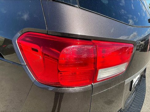 Used 2017 Kia Sedona LX FWD image 19