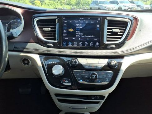 Used 2019 Chrysler Pacifica Limited FWD image 48