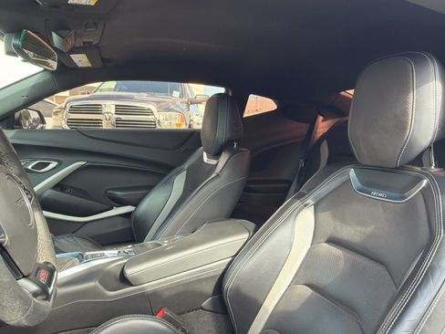 Used 2021 Chevrolet Camaro SS RWD image 8