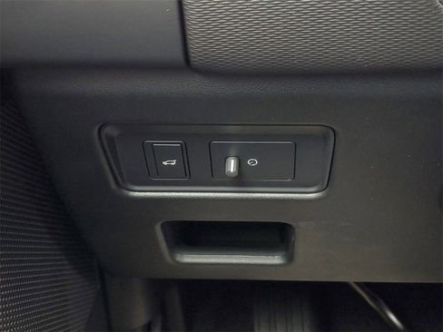 New 2025 Land Rover Discovery Dynamic SE image 15