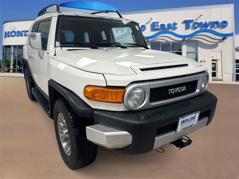 Used 2013 Toyota FJ Cruiser 4WD w/ Upgrade Pkg image 2
