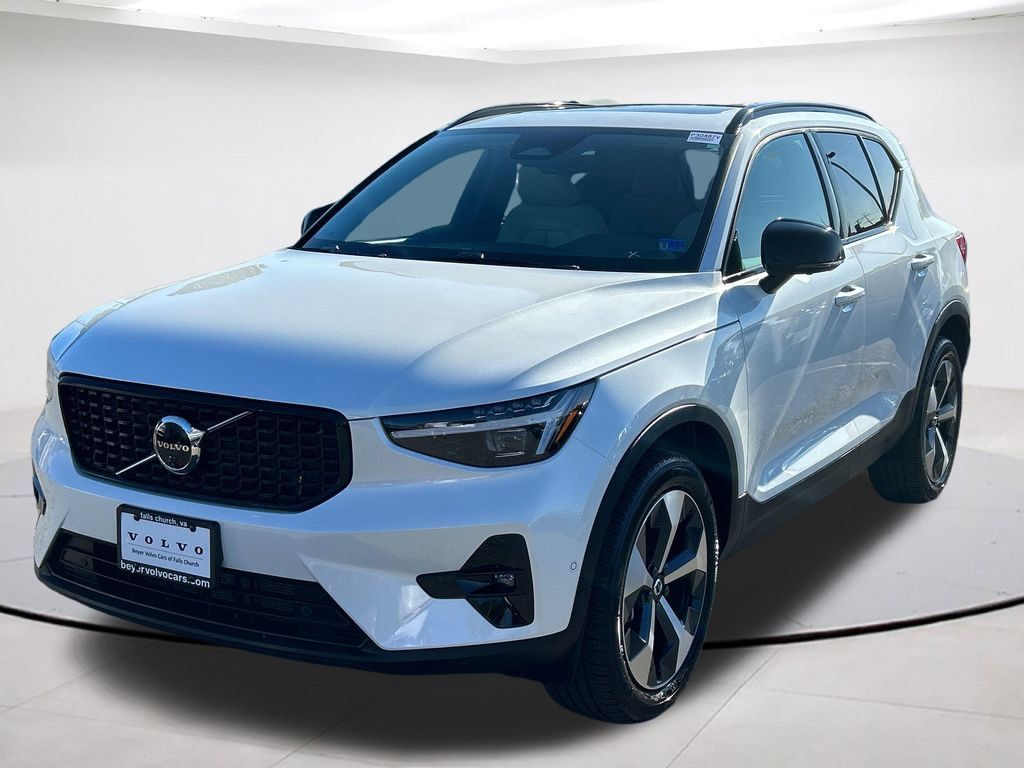 Certified 2026 Volvo XC40 B5 Plus AWD/4WD image 1