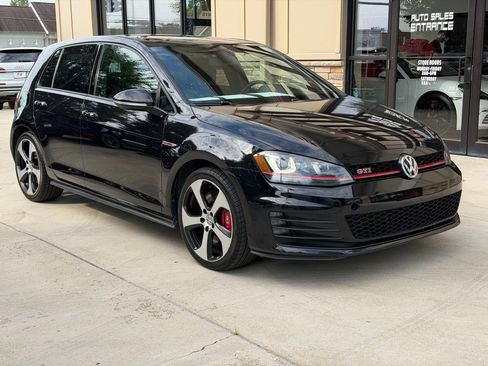 Used 2017 Volkswagen GTI SE FWD image 3