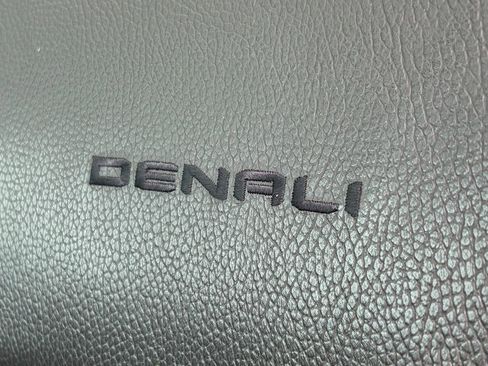 Used 2021 GMC Yukon Denali AWD/4WD image 13