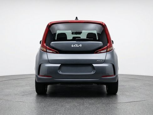 Used 2025 Kia Soul LX w/ LX Technology Package FWD image 7