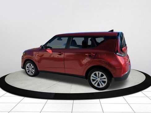 Used 2023 Kia Soul LX image 5