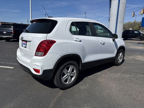 Used 2021 Chevrolet Trax LS image 3