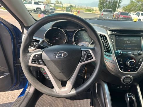 Used 2016 Hyundai Veloster FWD image 7