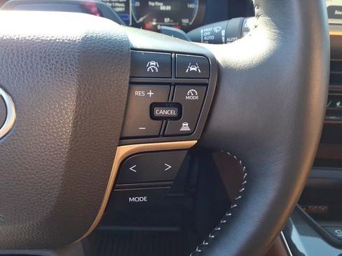 Used 2025 Toyota Crown Signia w/ Advanced Technology Package image 9