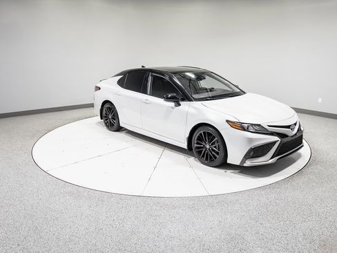 Used 2022 Toyota Camry XSE image 28