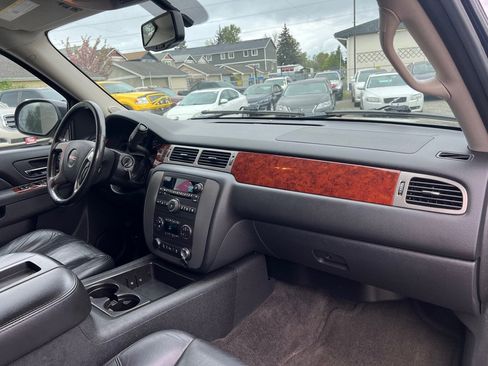 Used 2012 GMC Yukon XL SLT w/ SLT-2 Equipment Package AWD/4WD image 19