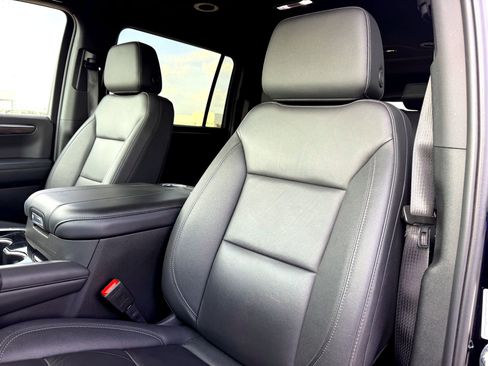 Used 2025 Chevrolet Suburban Z71 image 13