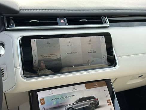 Used 2023 Land Rover Range Rover Velar R-Dynamic S image 16
