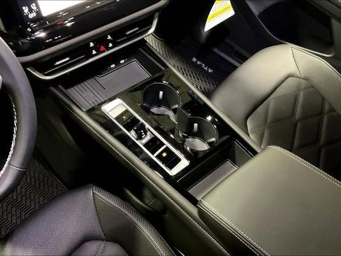 New 2025 Volkswagen Atlas Cross Sport SE image 9