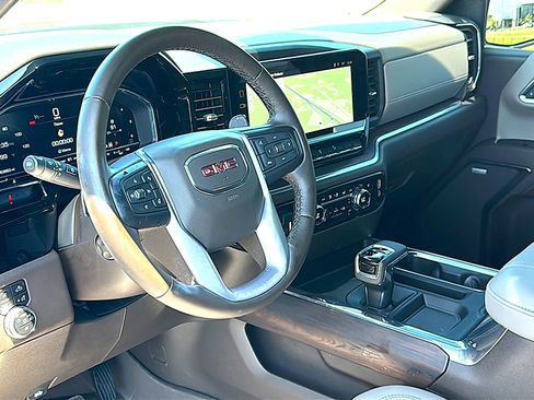 Used 2023 GMC Sierra 1500 SLT AWD/4WD image 12
