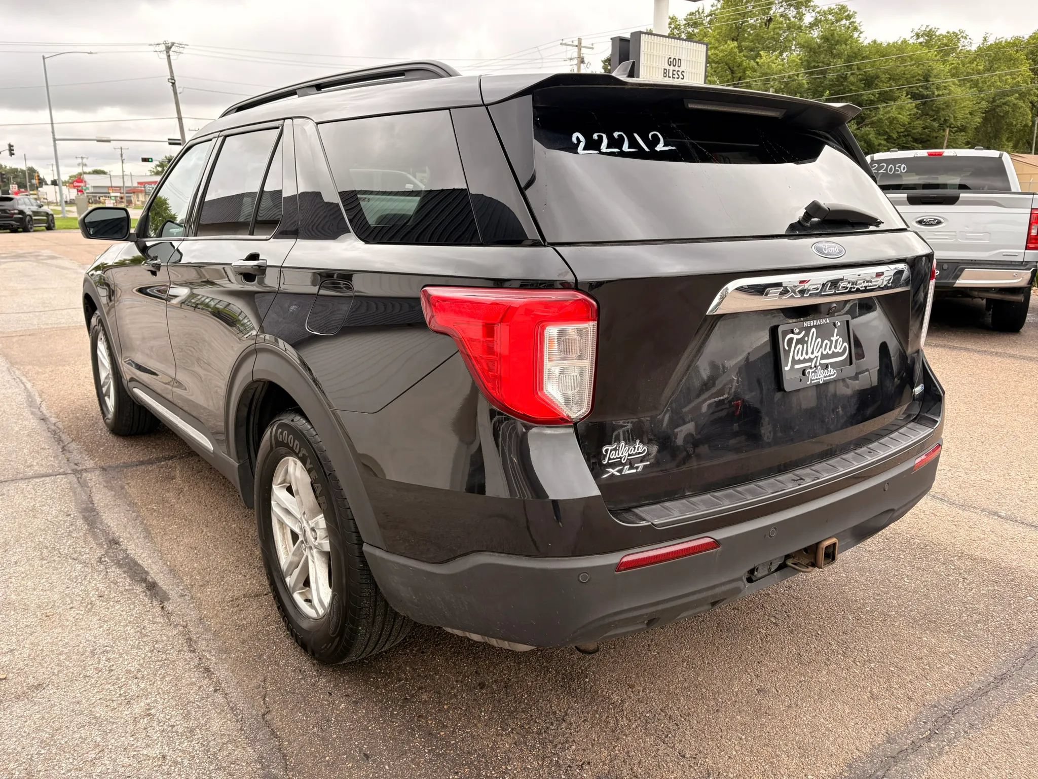 Used 2020 Ford Explorer XLT w/ Comfort Package AWD/4WD image 5
