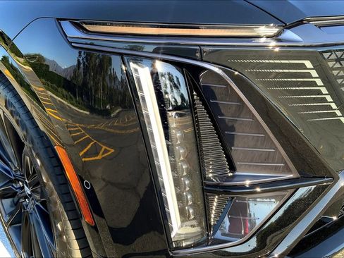 New 2026 Cadillac Lyriq V AWD/4WD image 14