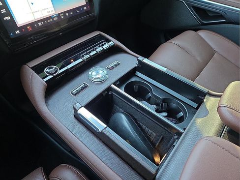 Used 2025 Lincoln Navigator Reserve image 25